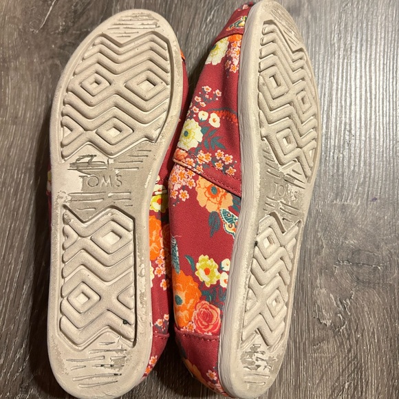 Toms - Picture 3 of 3